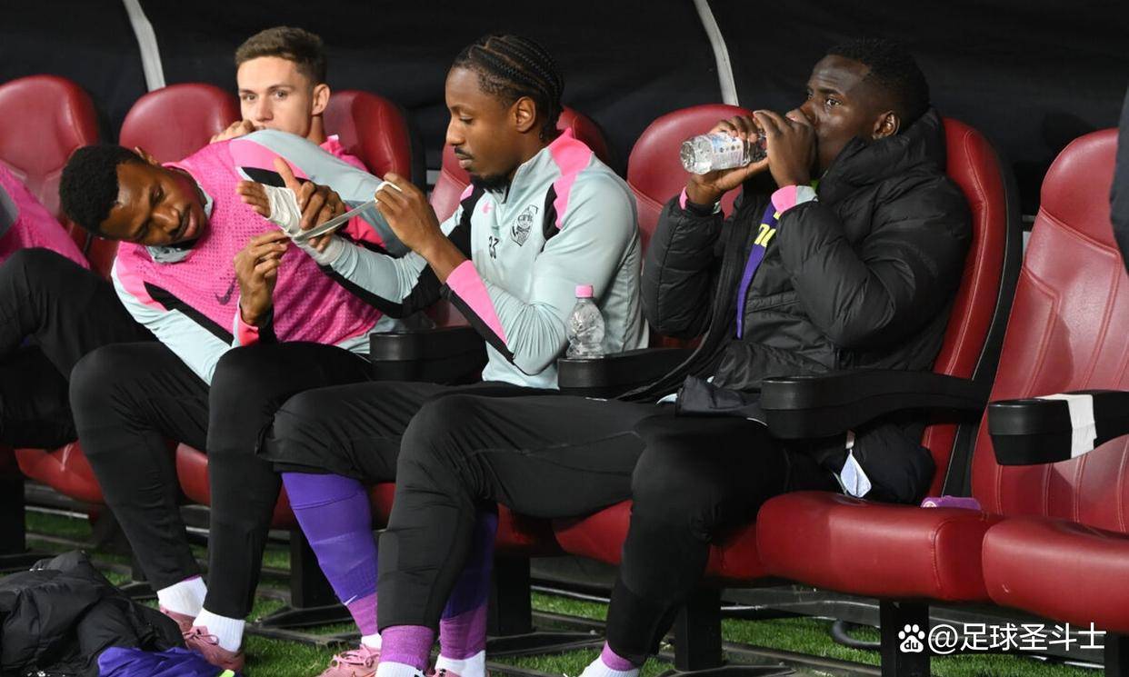 库尔特·祖马与克卢日不欢而散，队报披露其未领薪水