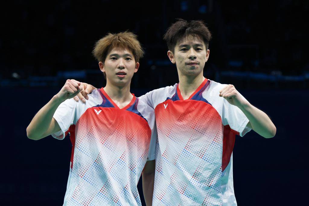 十五运羽毛球：“雅思”夺金 翁泓阳、王祉怡单打折桂